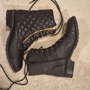 Liz Claiborne Black Quilted Ankle Boots Size 9 1/2 M